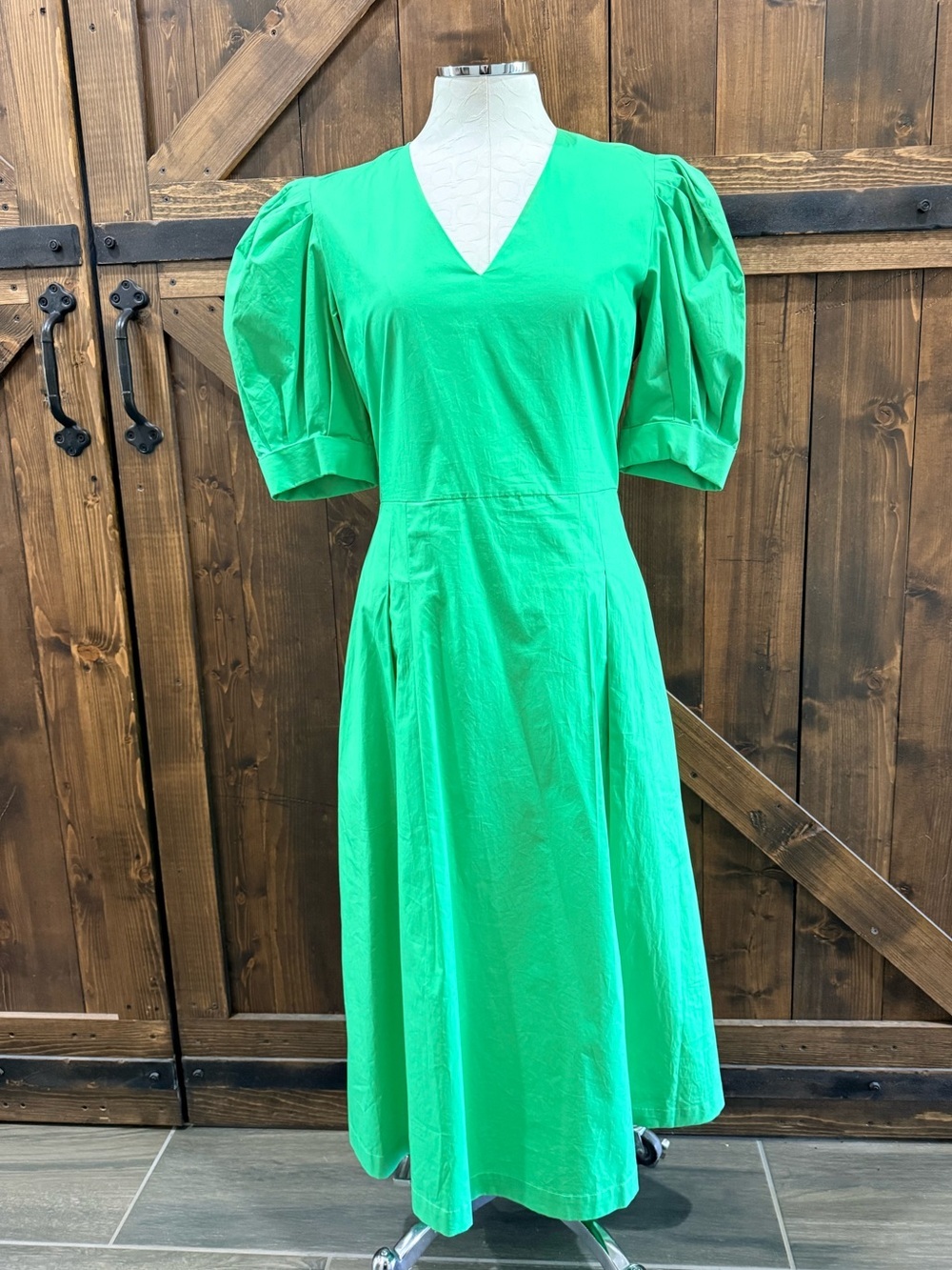 NWT Tara Jarmon Ranya Dress in Green, a mid-length design crafted cotton poplin